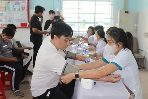 TP Hồ Chí Minh: Hàng nghìn thanh niên tham gia khám sơ tuyển nghĩa vụ quân sự