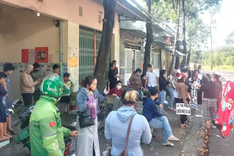 Nhiều công nhân điêu đứng vì chủ dây "hụi online" 100 tỷ đồng cắt liên lạc