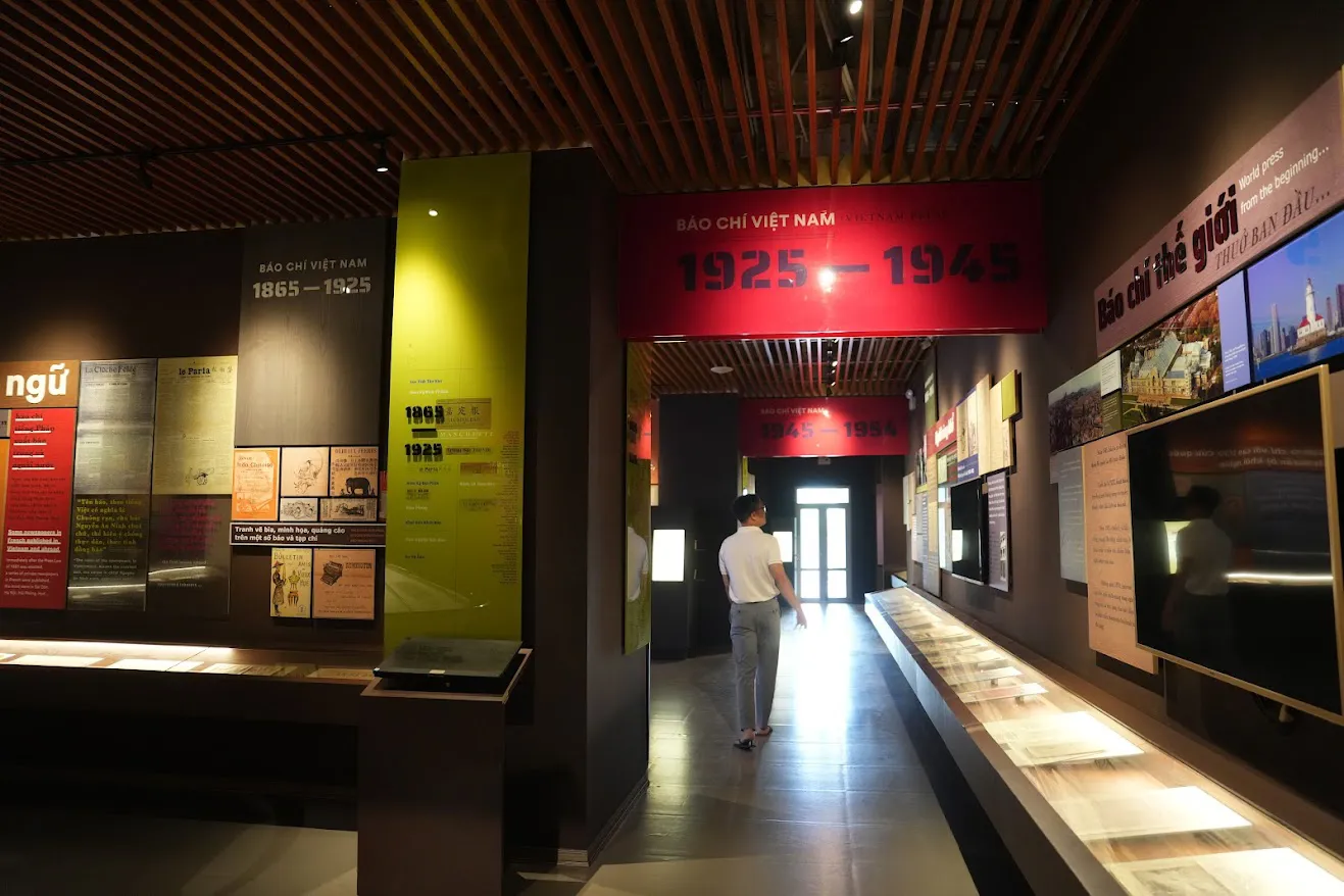 Visit to memory space of Vietnam's journalistic history
