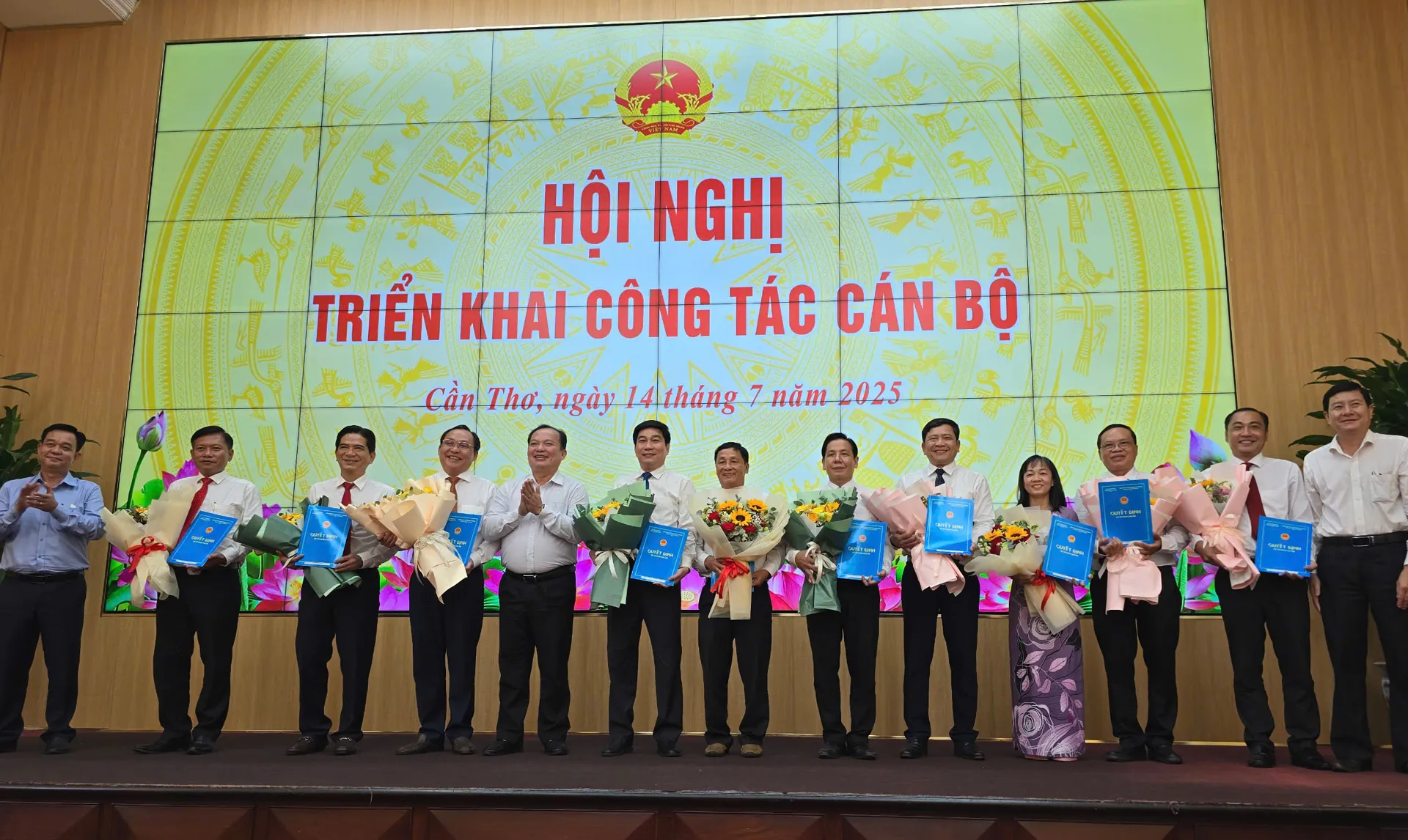 Công bố quyết định của Chủ tịch UBND TP Cần Thơ về công tác cán bộ