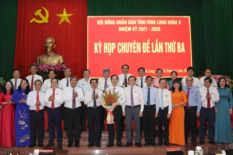 Tân Chủ tịch UBND tỉnh Vĩnh Long: phải hết lòng – gần dân – sát việc – hiệu quả