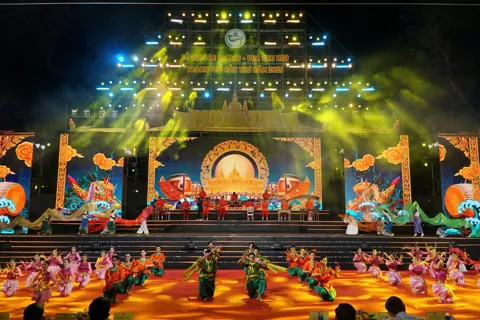 Cần Thơ: khai mạc Lễ hội Oóc Om Bóc - Đua ghe ngo năm 2025