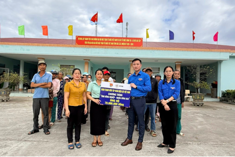 Đoàn thanh niên EVNGENCO2 chung tay hỗ trợ người dân vùng lũ