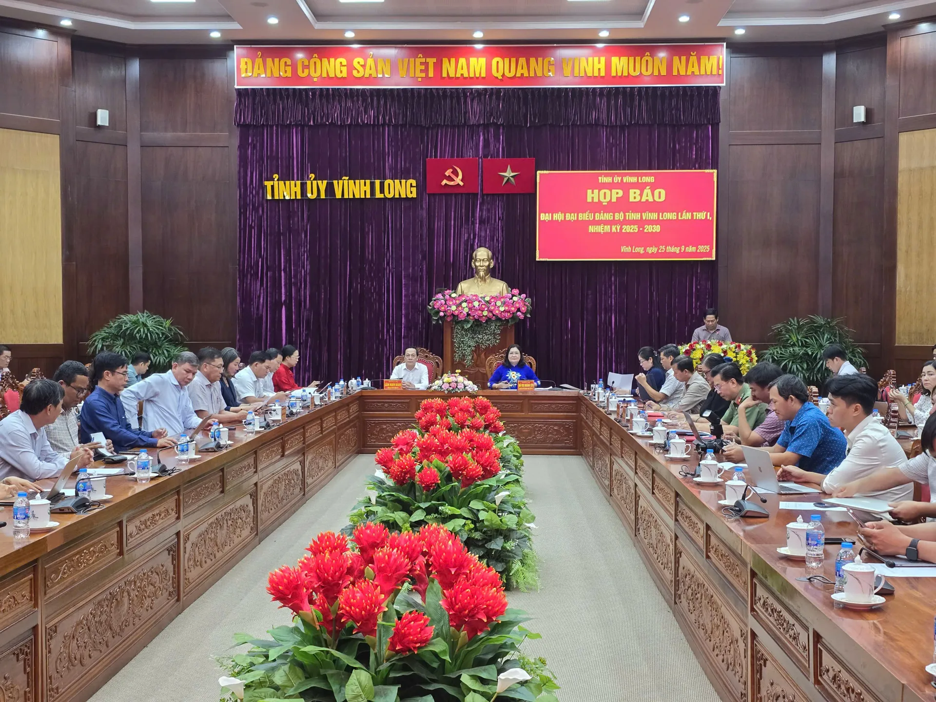 Vĩnh Long phấn đấu trở thành trung tâm kinh tế biển và sản xuất năng lượng tái tạo của vùng
