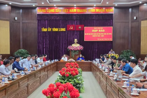 Vĩnh Long phấn đấu trở thành trung tâm kinh tế biển và sản xuất năng lượng tái tạo của vùng

