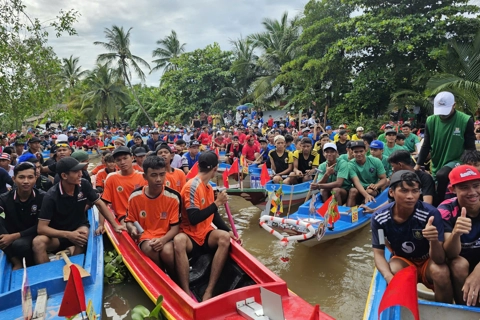 Sôi nổi Giải đua vỏ lãi mừng Tết Độc lập tại Cần Thơ