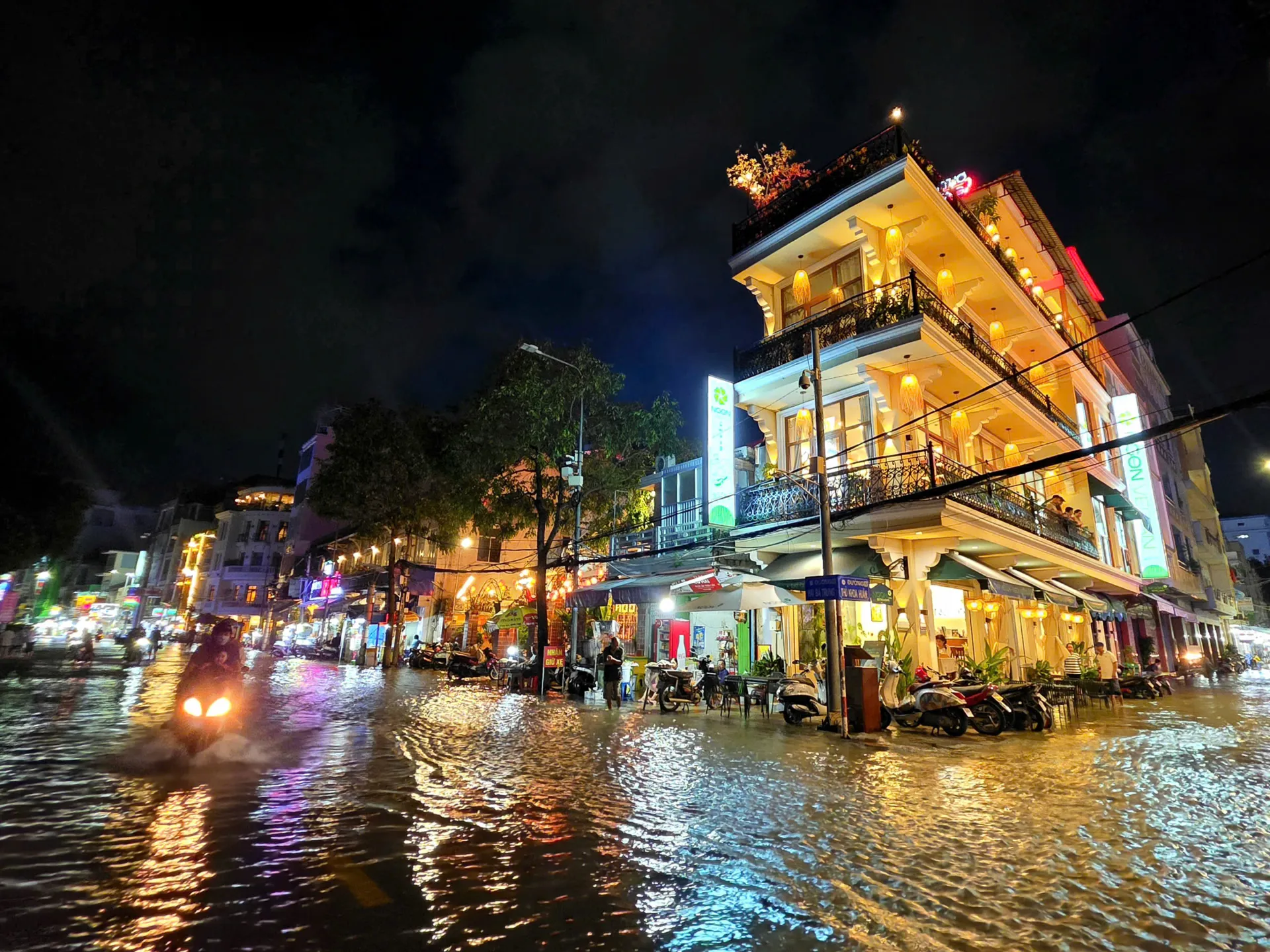 Triều cường tại Cần Thơ vượt đỉnh lịch sử