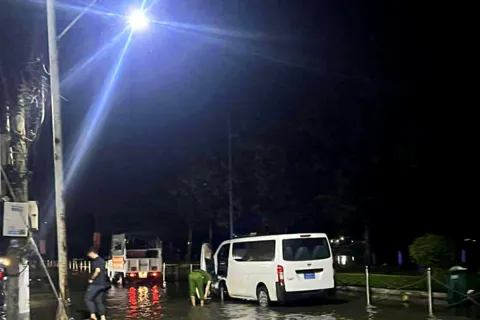 Cần Thơ: hai học sinh tử vong, nghi do rò rỉ điện từ công viên ngập nước