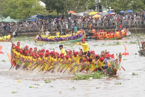 Đội Tum Núp đoạt cú đúp vô địch tại Giải đua ghe Ngo Cần Thơ 2025