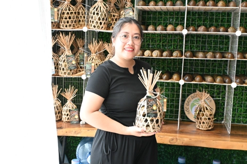 Cô gái Cần Thơ "ru ốc ngủ" thành đặc sản