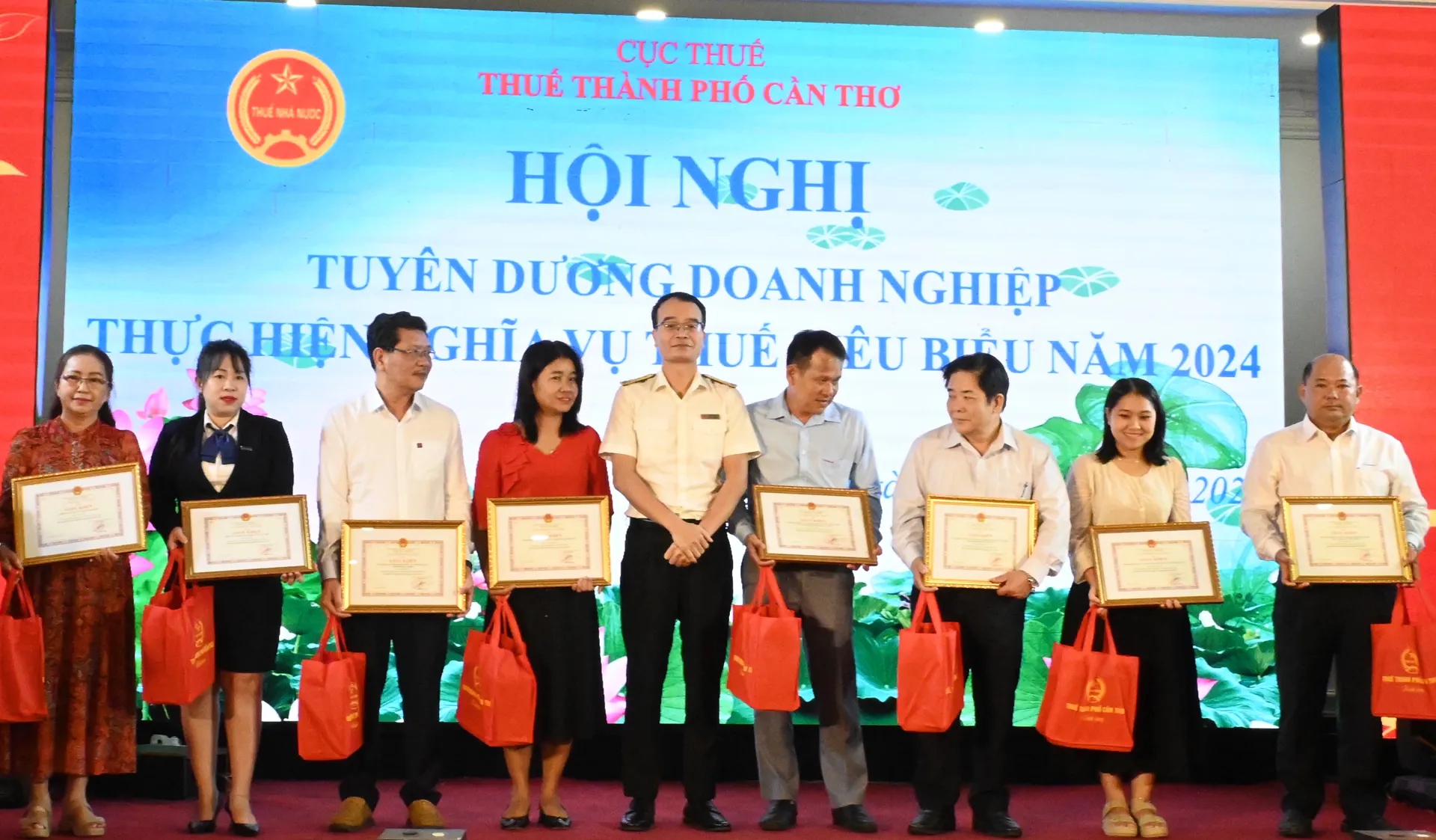 Cần Thơ tuyên dương 220 cá nhân nộp thuế tiêu biểu năm 2024
