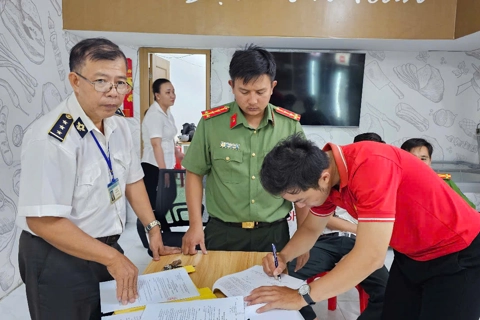 Kiểm tra 4 cửa hàng C.P ở Sóc Trăng, giấy an toàn thực phẩm 3 nơi hết hạn