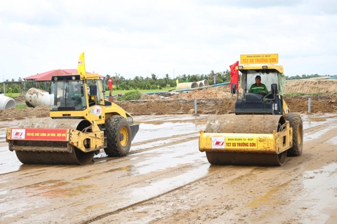 Dự án cao tốc Châu Đốc - Cần Thơ - Sóc Trăng: nguy cơ chậm tiến độ vì thiếu cát
