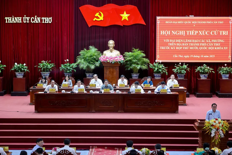 Thủ tướng Chính phủ Phạm Minh Chính tiếp xúc cử tri tại Cần Thơ