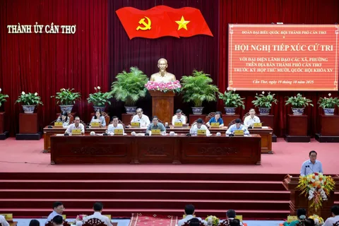 Thủ tướng Chính phủ Phạm Minh Chính tiếp xúc cử tri tại Cần Thơ
