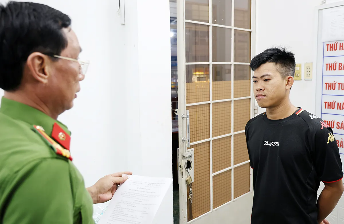 Bắt đối tượng yêu cầu con nợ gửi ảnh khỏa thân làm tin 