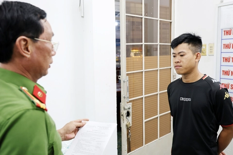 Bắt đối tượng yêu cầu con nợ gửi ảnh khỏa thân làm tin 
