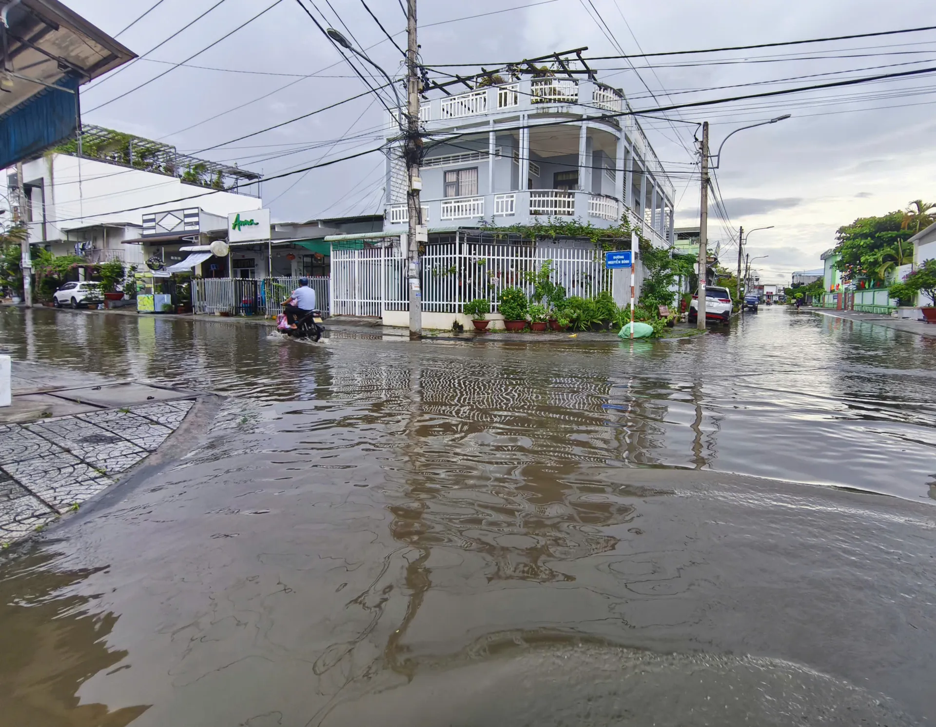 Cà Mau: triều cường kéo dài nhiều ngày gây ngập diện rộng bất thường