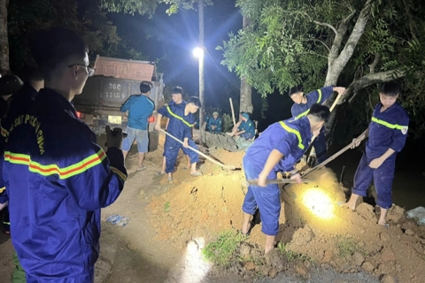 Thanh Hóa: kịp thời ngăn chặn nguy cơ vỡ đê trong đêm