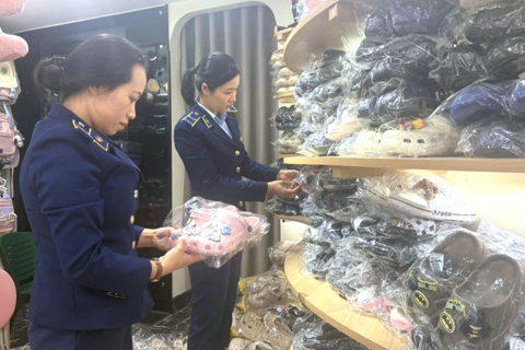 Thanh Hóa: Quản lý thị trường phát hiện gần 1.000 sản phẩm nghi giả mạo hàng hiệu
