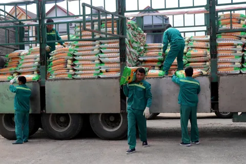 Trao sinh kế giúp nông dân Thanh Hóa khôi phục sản xuất sau bão lũ