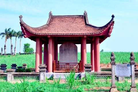 Lăng mộ vua Lê Túc Tông bị xâm phạm, để lại thiết bị dò cổ vật và giấy tờ lạ
