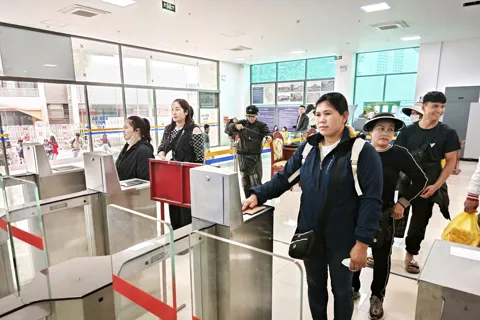 Thủ tục tại cửa khẩu Lào Cai thay đổi thế nào khi áp dụng mô hình hiện đại hóa?