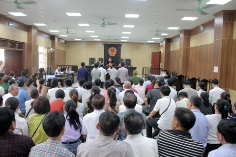 Thanh Hóa: cựu Chủ tịch UBND huyện Quảng Xương cùng 10 đồng phạm lĩnh án
