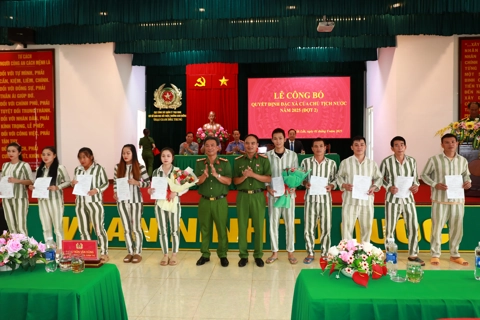 Nước mắt ngày trở về và cơ hội làm lại cuộc đời