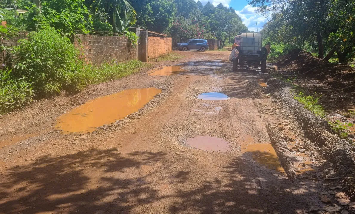 Gia Lai: xe chở cát trọng tải lớn “cày nát” đường dân sinh tại xã Ia O