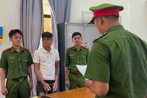 Gia Lai: khởi tố thanh niên ném gạch vào đầu người khác vì nghĩ bị “nhìn đểu”
