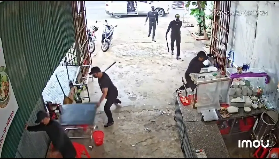 Đắk Lắk: nhóm côn đồ ngang nhiên đập phá quán ăn tại xã Ea Đar