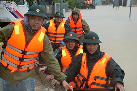 Sức mạnh đoàn kết, tất cả hướng về vùng lũ để cùng vượt qua lũ