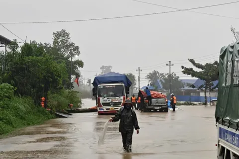 Đắk Lắk: nước dâng cao, chia cắt Quốc lộ 27