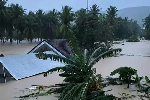 Đắk Lắk: sạt lở núi do mưa lớn ở phường Sông Cầu, một phụ nữ tử vong