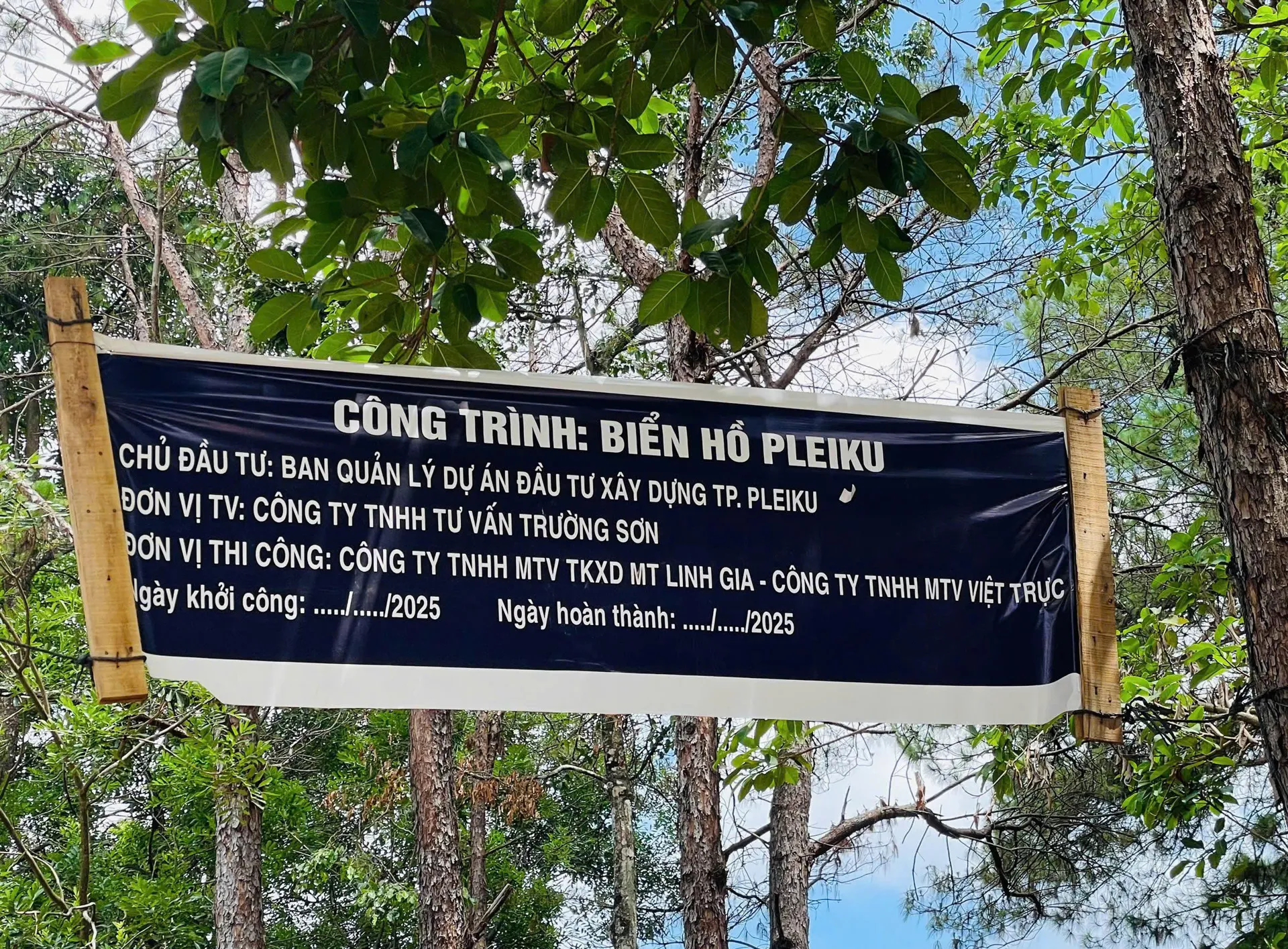 Gia Lai: yêu cầu báo cáo cụ thể việc xây dựng cổng chào Biển Hồ
