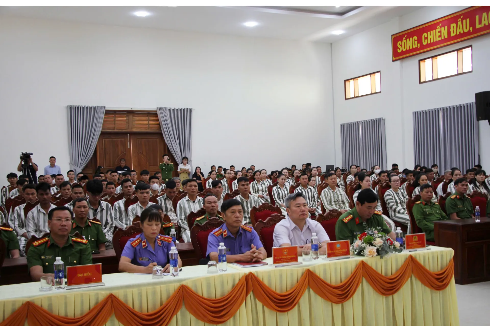 Trại giam Gia Trung công bố quyết định đặc xá cho 121 phạm nhân
