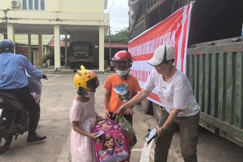 Ấm lòng người dân Đắk Lắk hướng về vùng lũ Nghệ An