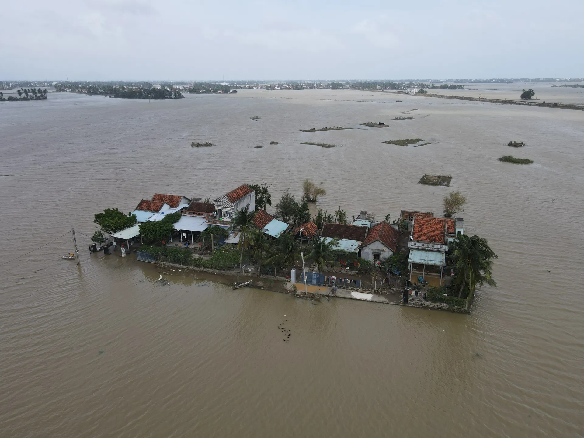 Hòa Xuân (Đắk Lắk): khẩn trương khắc phục hậu quả mưa lũ, đối phó khẩn cấp với bão số 15