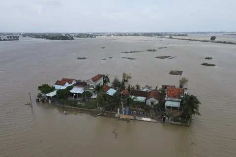 Hòa Xuân (Đắk Lắk): khẩn trương khắc phục hậu quả mưa lũ, đối phó khẩn cấp với bão số 15