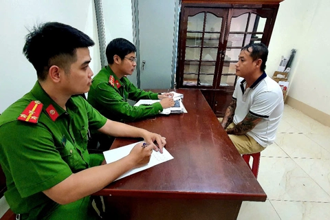 Đắk Lắk: khởi tố đối tượng thuê xe ô tô tự lái, làm giả giấy tờ mang đi cầm cố
