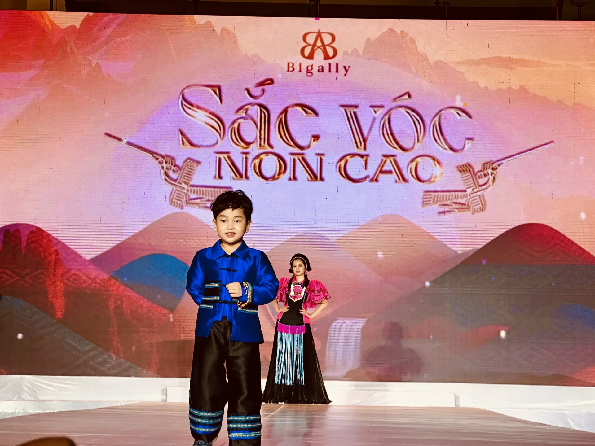 Ấn tượng "Sắc vóc non cao": khi thổ cẩm kể chuyện văn hóa đại ngàn