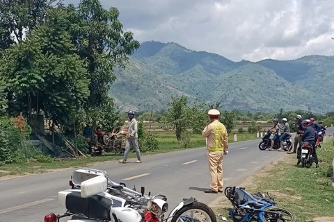 Đắk Lắk: lái xe máy ngược chiều, nam thanh niên tông trực diện xe cảnh sát
