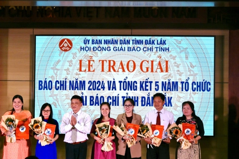 Trao giải Báo chí tỉnh Đắk Lắk năm 2024, phát động mùa giải 2025