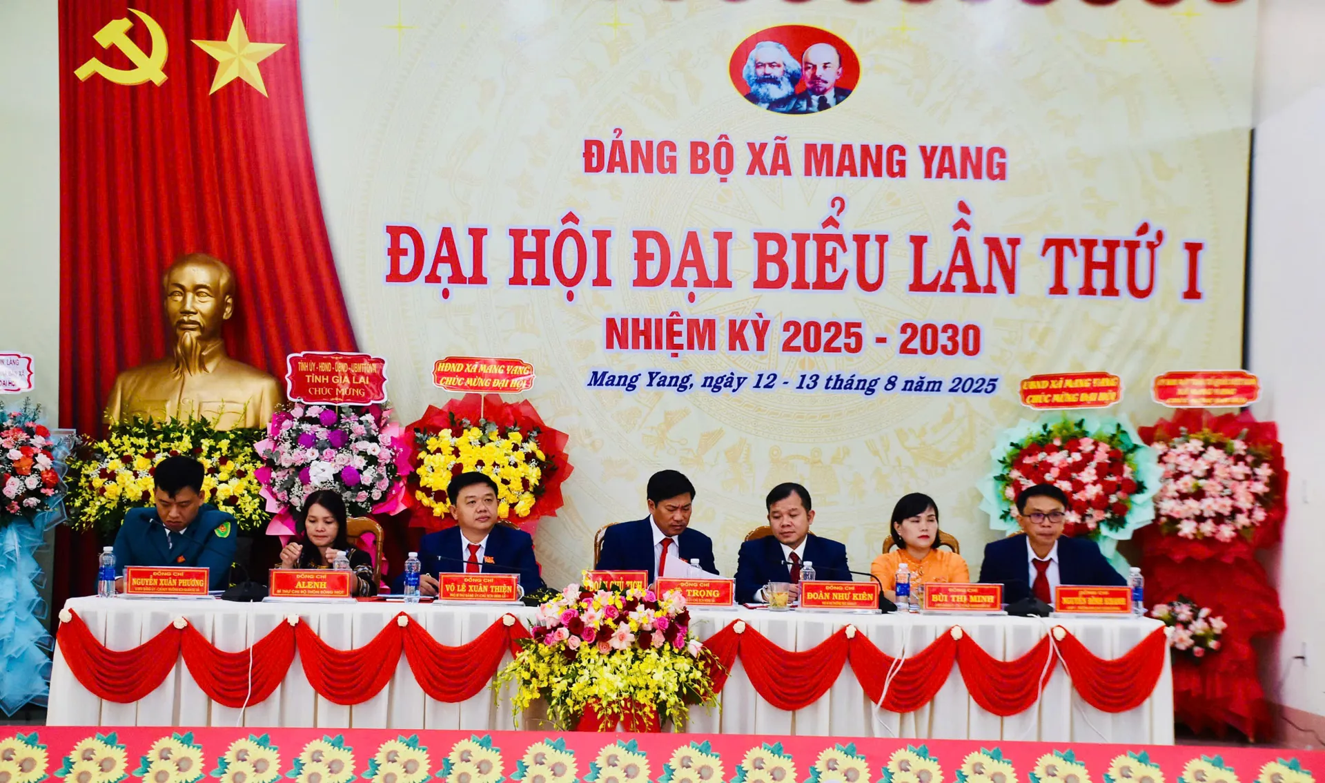 Phát huy tinh thần đoàn kết, xây dựng địa phương phát triển bền vững