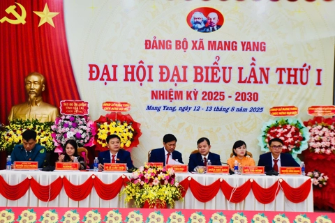 Phát huy tinh thần đoàn kết, xây dựng địa phương phát triển bền vững