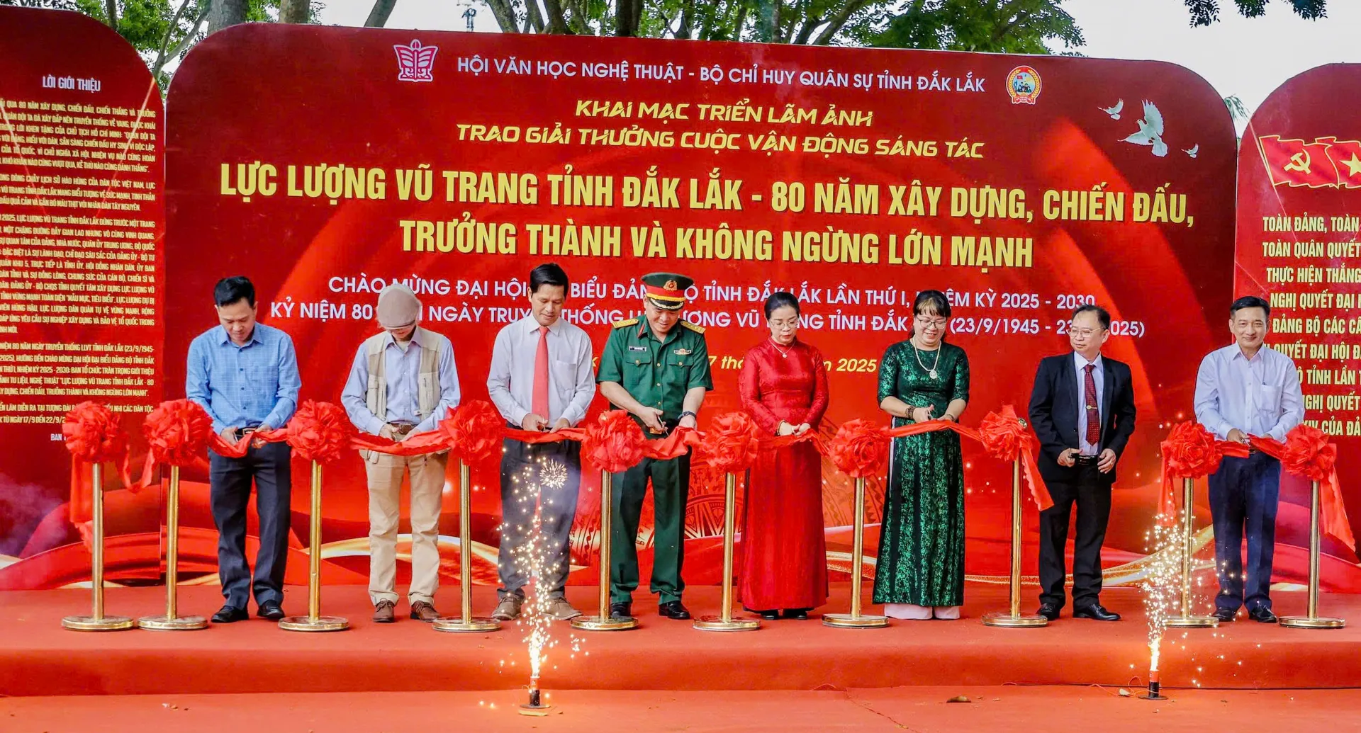 Tôn vinh lực lượng vũ trang Đắk Lắk qua triển lãm ảnh