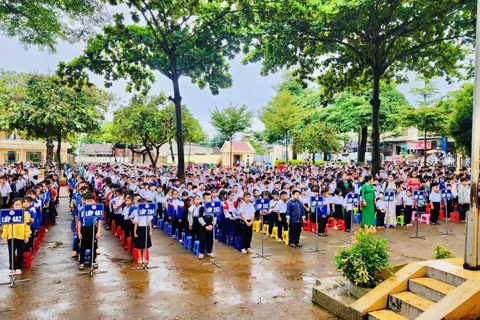 Đắk Lắk: tuyên dương học sinh tiểu học dũng cảm cứu bạn