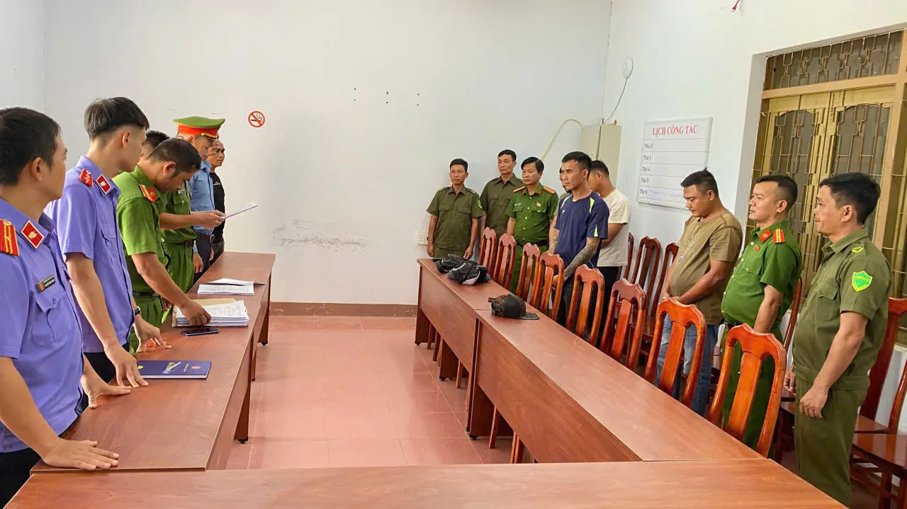 Đắk Lắk: khởi tố, bắt tạm giam 4 đối tượng hành hung tài xế dịch vụ để tranh giành khách