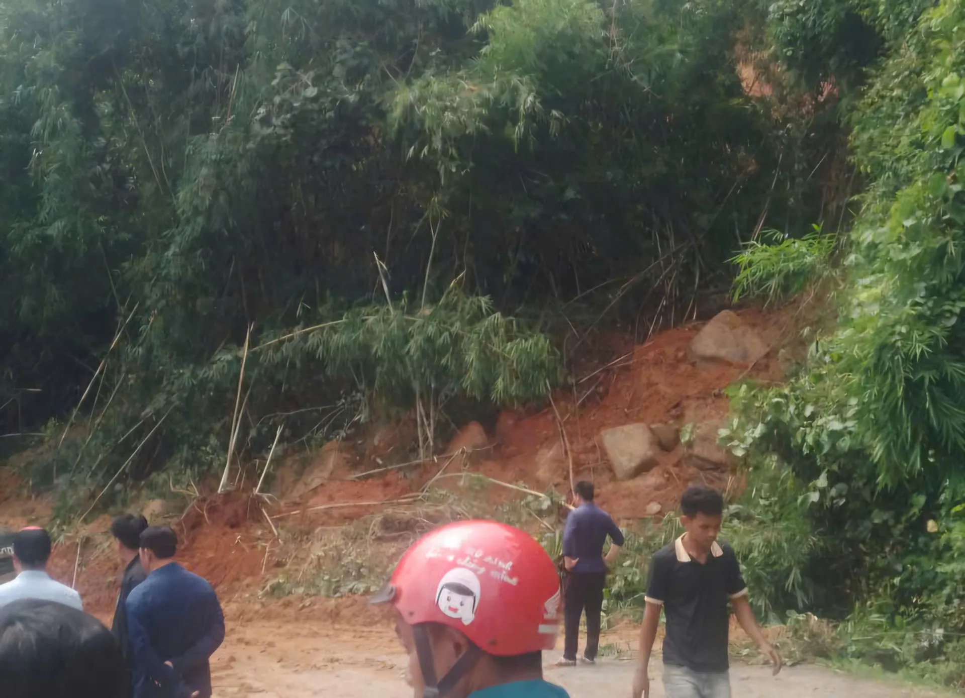 Lâm Đồng: sạt lở nghiêm trọng trên đèo Gia Bắc, Quốc lộ 28 tê liệt hoàn toàn